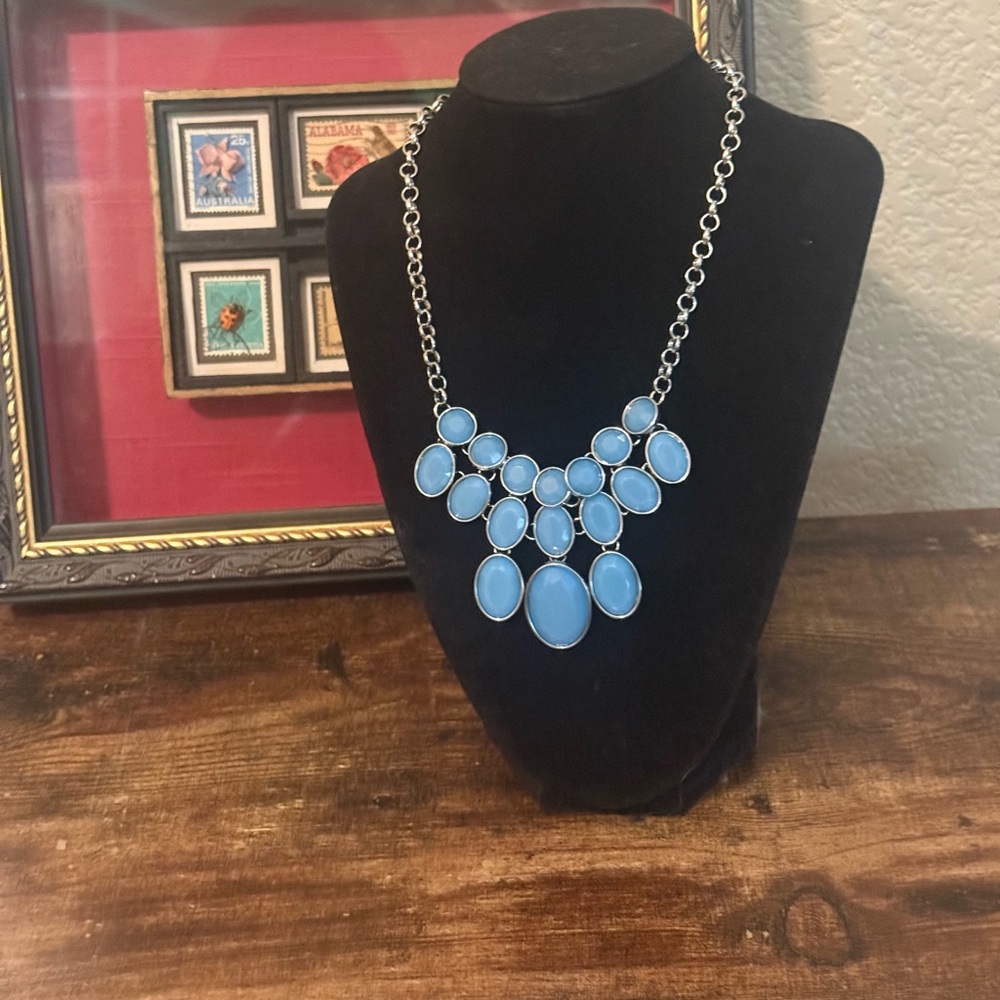 🌸 4 for $10 EUC Silver Tone and Blue Dangle Statement Necklace